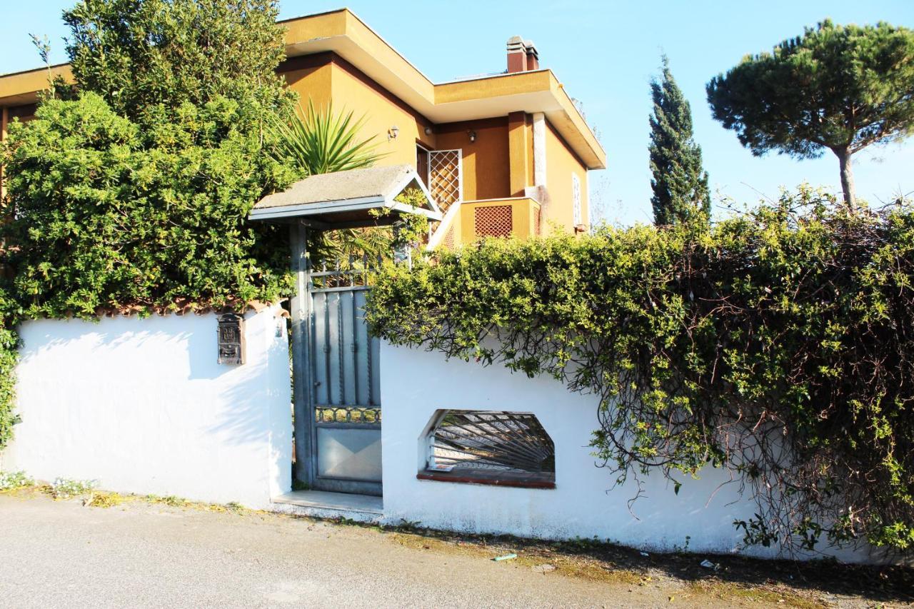Sandro Fiumicino Buitenkant foto